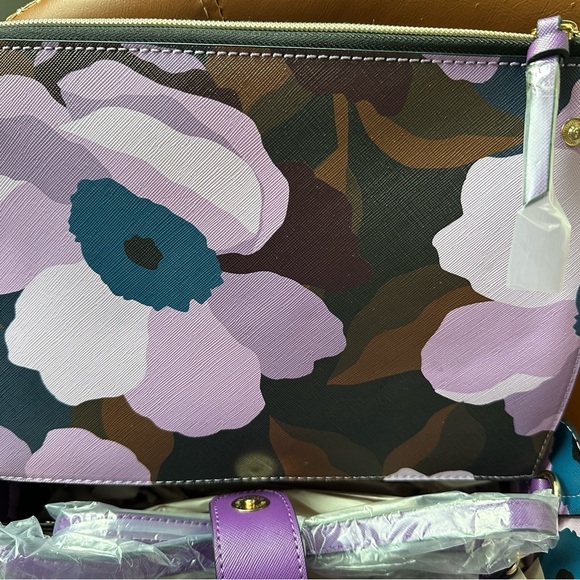 NWT Trina Turk - Crossbody TOTE with Zippered Floral Insert - Chic and Vibrant! - Picture 9 of 11